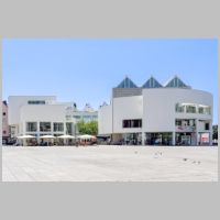 Richard Meier, Stadthaus Ulm, photo by Kent Wang on Wikipedia,4.jpg